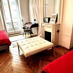 Central Paris Bohemien And Arty Apt