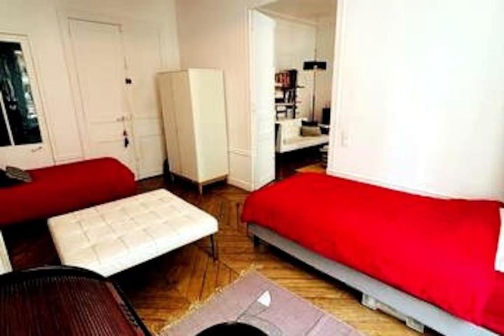 Apartment Bohemien And Arty Paris